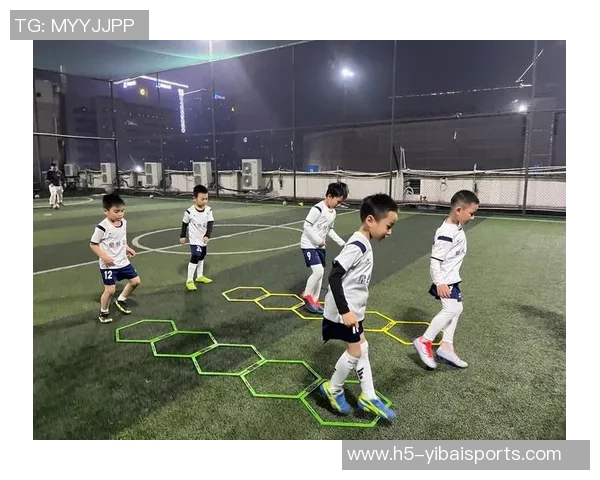 幼儿足球培训的乐趣与成长之路探索小朋友们的运动潜能与团队精神